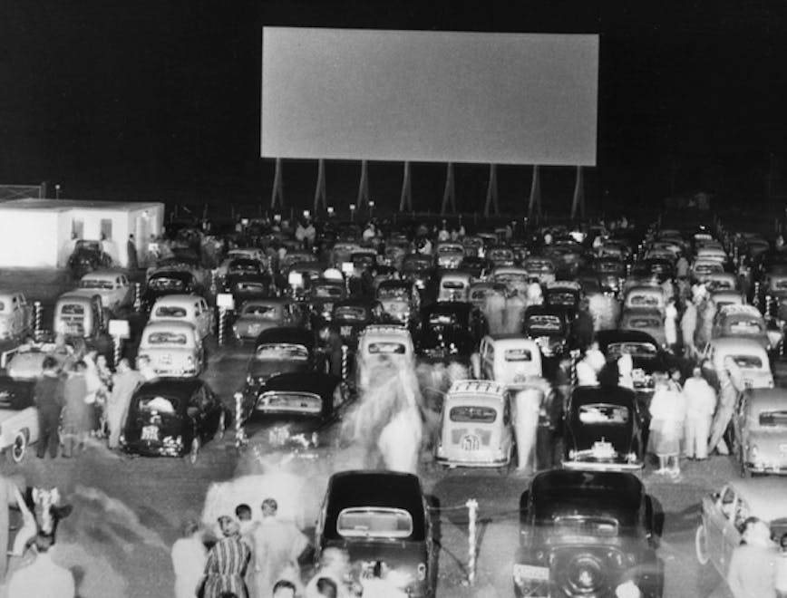 black & white;format landscape;vehicle;car;film;20th century style;1950s;1960s;feats achievements;road transport;europe;key 677457 d;key sub/film/cinemas/drive-in open air interior design indoors person human car transportation vehicle room theater crowd
