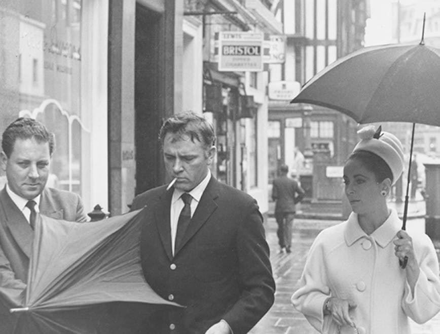 england;black & white;format landscape;male;female;film;stars about town;film actress;film actor;natural world;rain;personality;american;british;welsh;europe;key 758831 no neg;key p/taylor/elizabeth/with richard burton/1960's/box 5; clothing apparel tie accessories accessory person human suit coat overcoat