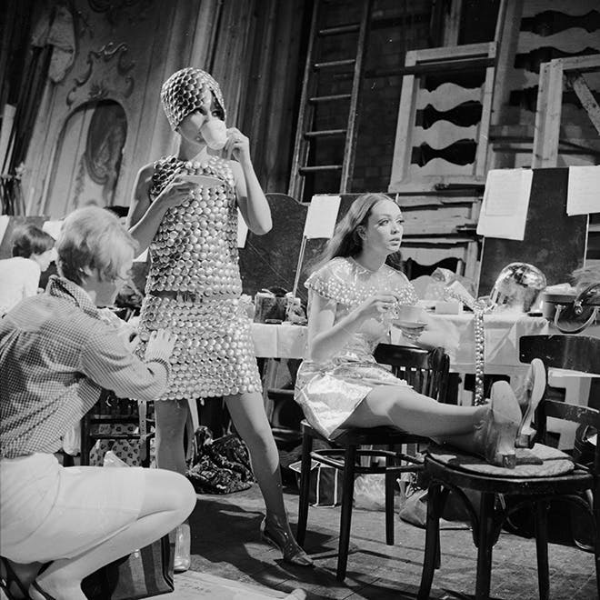 black & white;format square;male;female;crockery;cup;drink;tea;fashion clothing;europe;exp 1966 2229;es g/clo/1960-69/shows/misc person human restaurant cafe chair furniture dance pose leisure activities cafeteria
