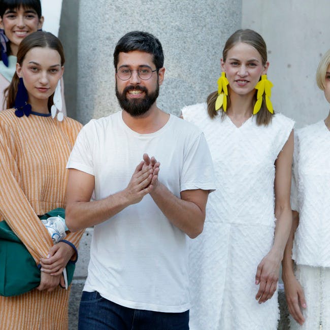 colecciones diseñadores hombres personajes nacionales moda madrid person human clothing apparel sleeve